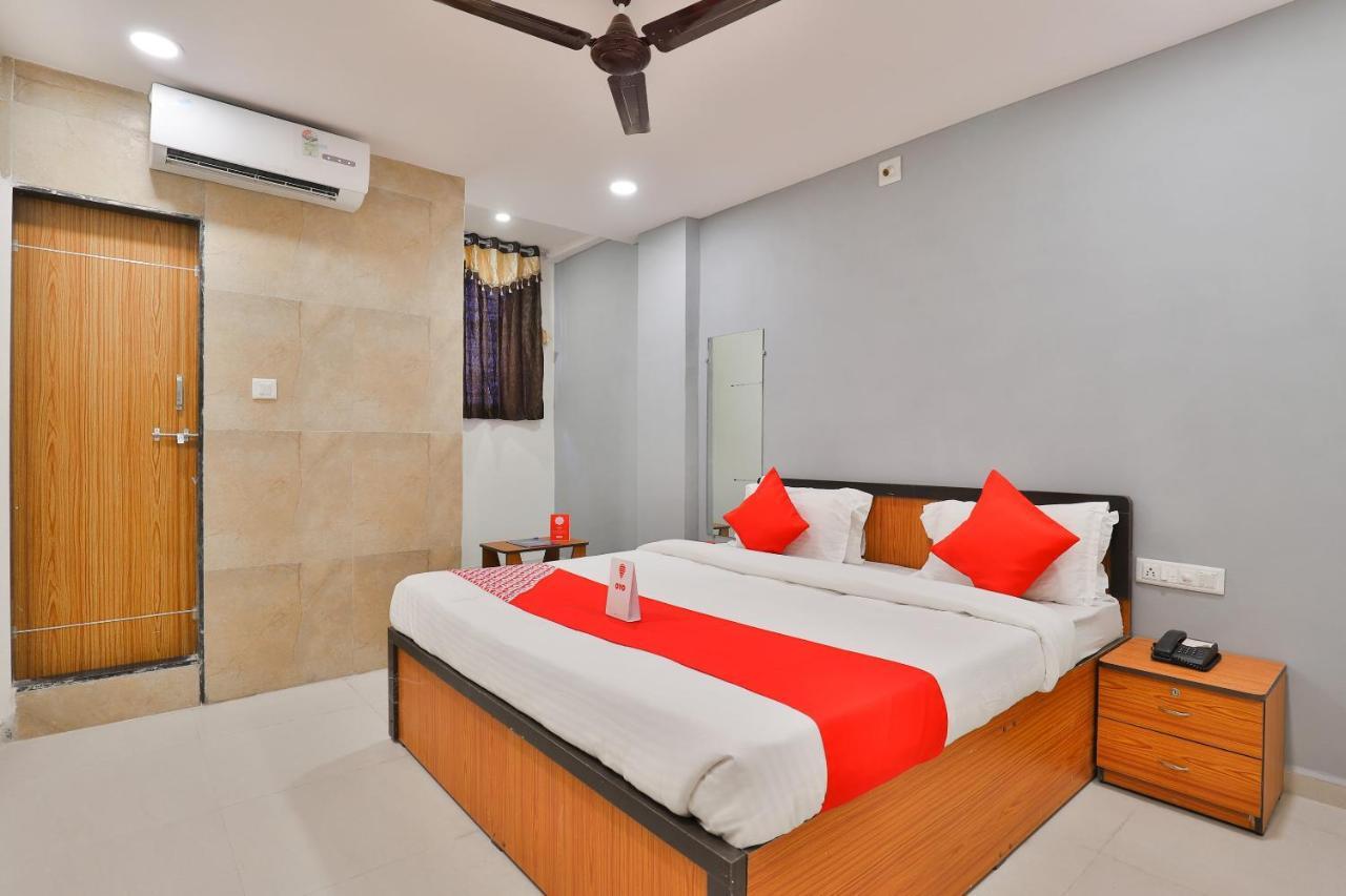 Oyo 16675 Hotel Shri Krishna Inn Surat Exterior photo